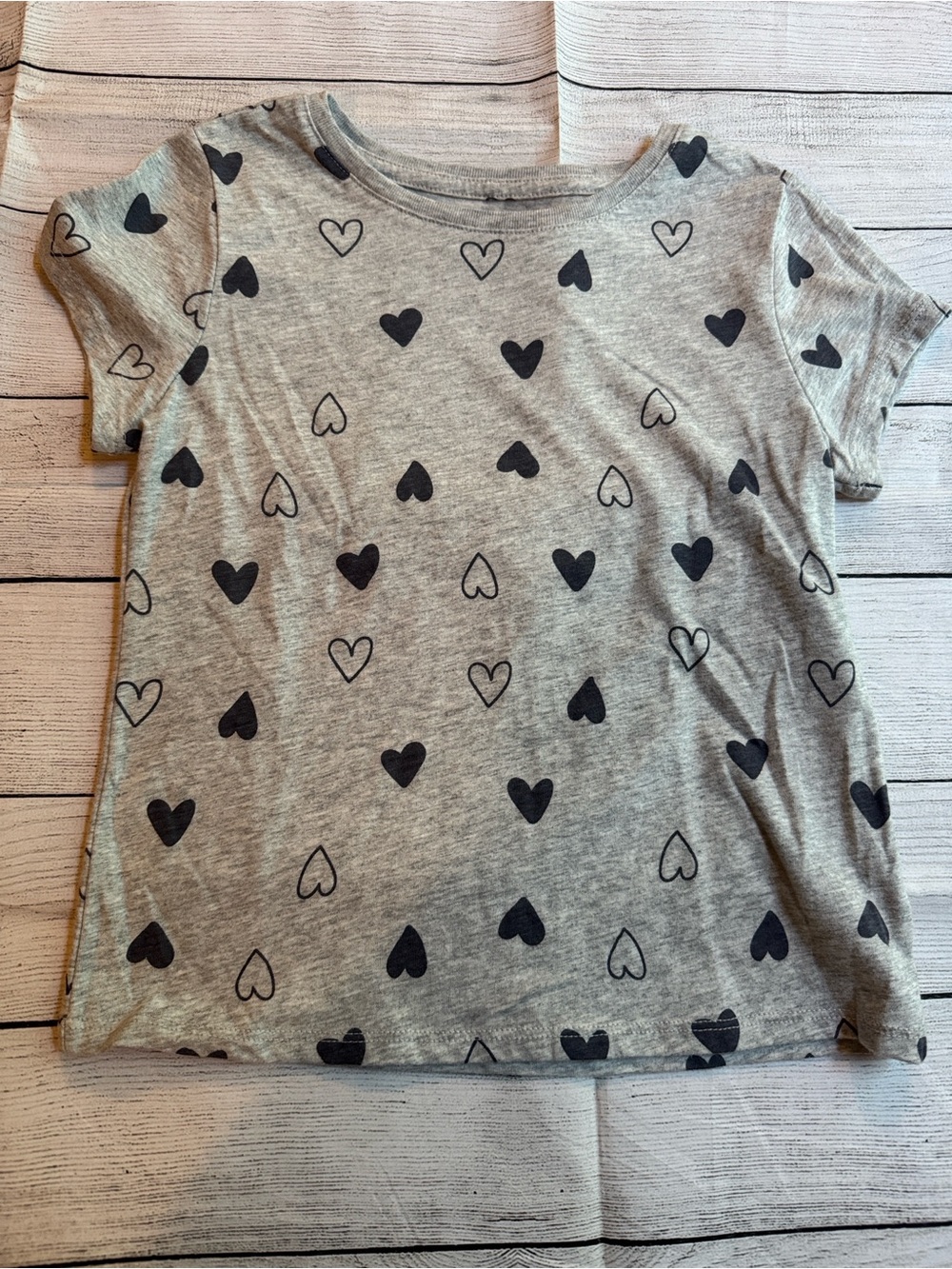 wonder nation Gray Short Sleeve Shirt with Black Heart Print size Small
